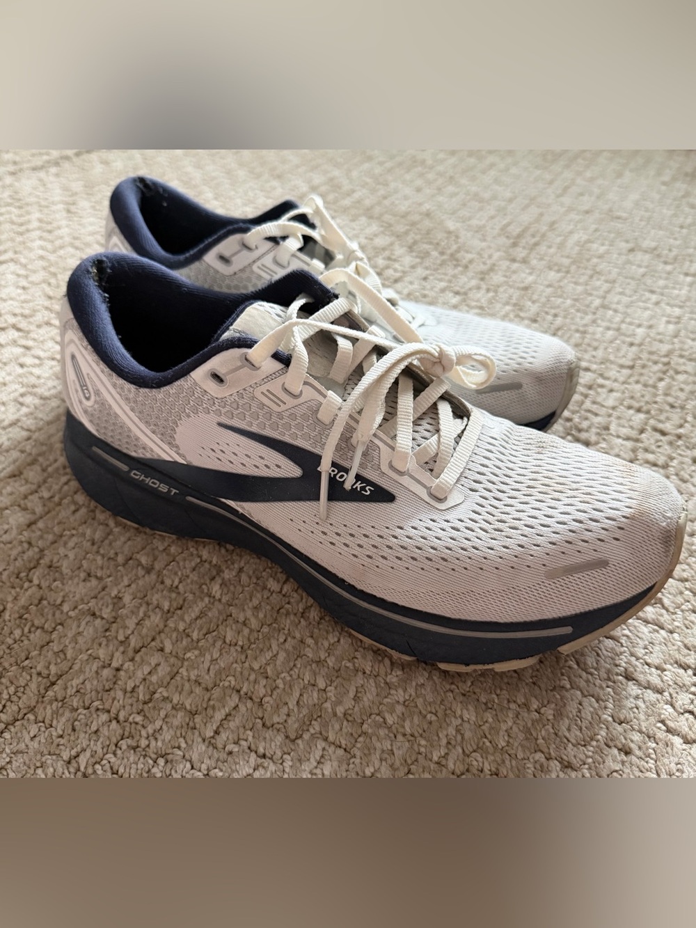 Brooks Ghost 14 Men’s 9.5 Running Shoes in White and Navy